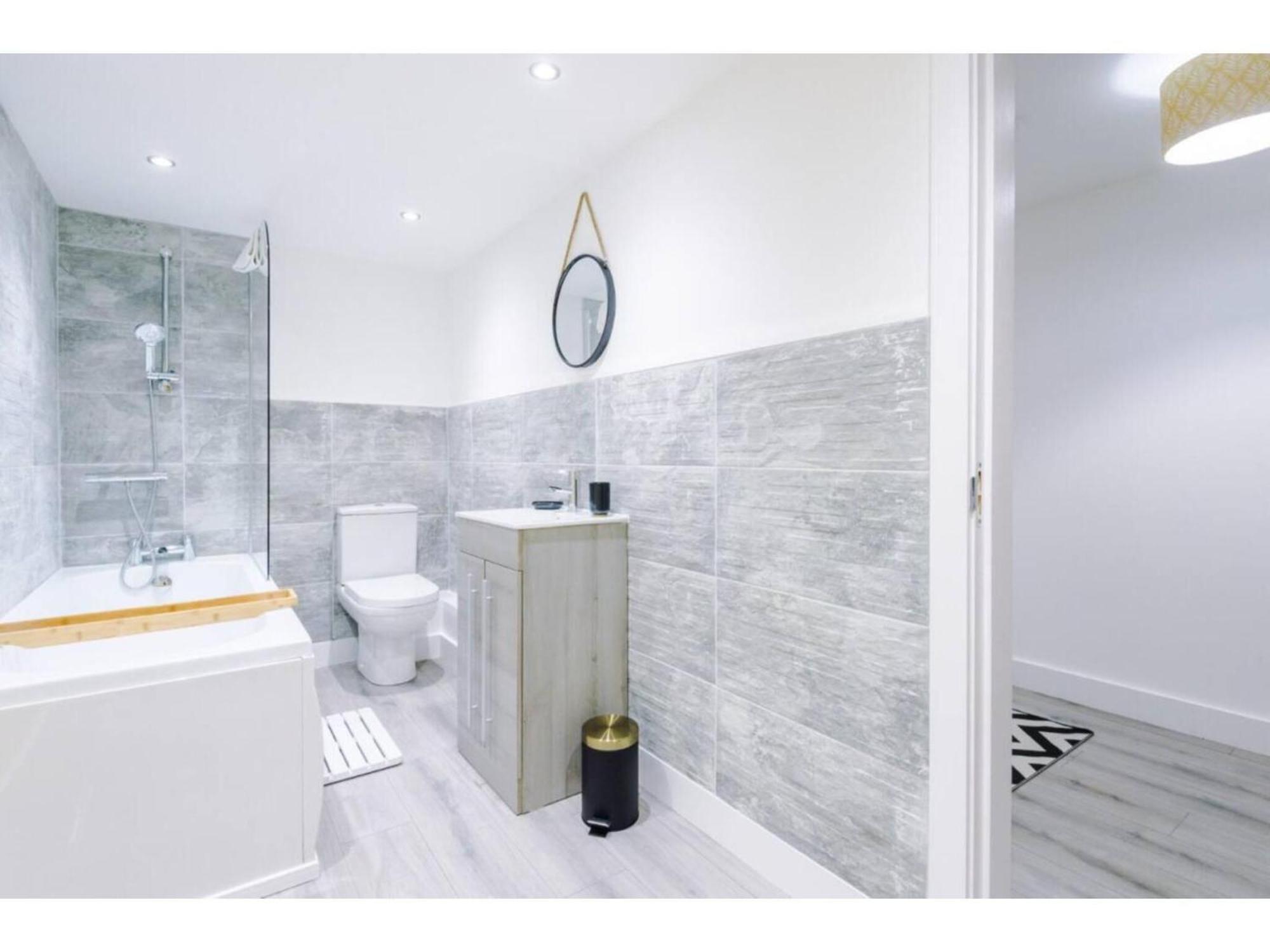 The Ecclesian Deluxe Apartments Near Trafford Centre Eccles Train Station Manchester Zewnętrze zdjęcie