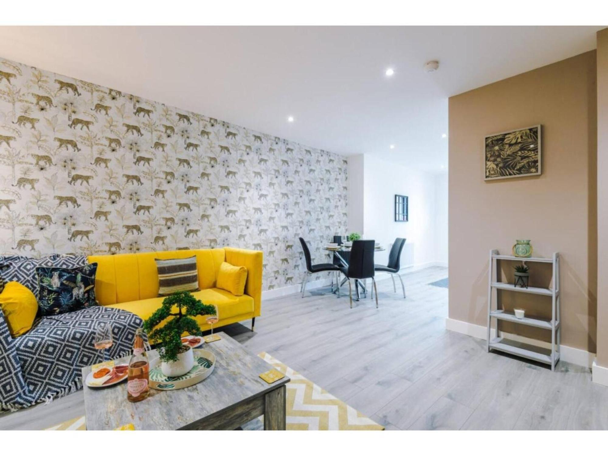 The Ecclesian Deluxe Apartments Near Trafford Centre Eccles Train Station Manchester Zewnętrze zdjęcie